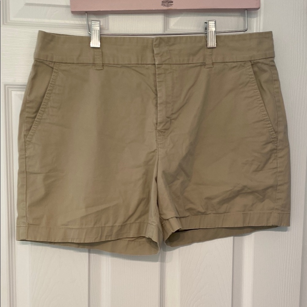 Tommy Hilfiger Khaki Chino Shorts Women's Size 12 Tan Flat Front Summer Classic